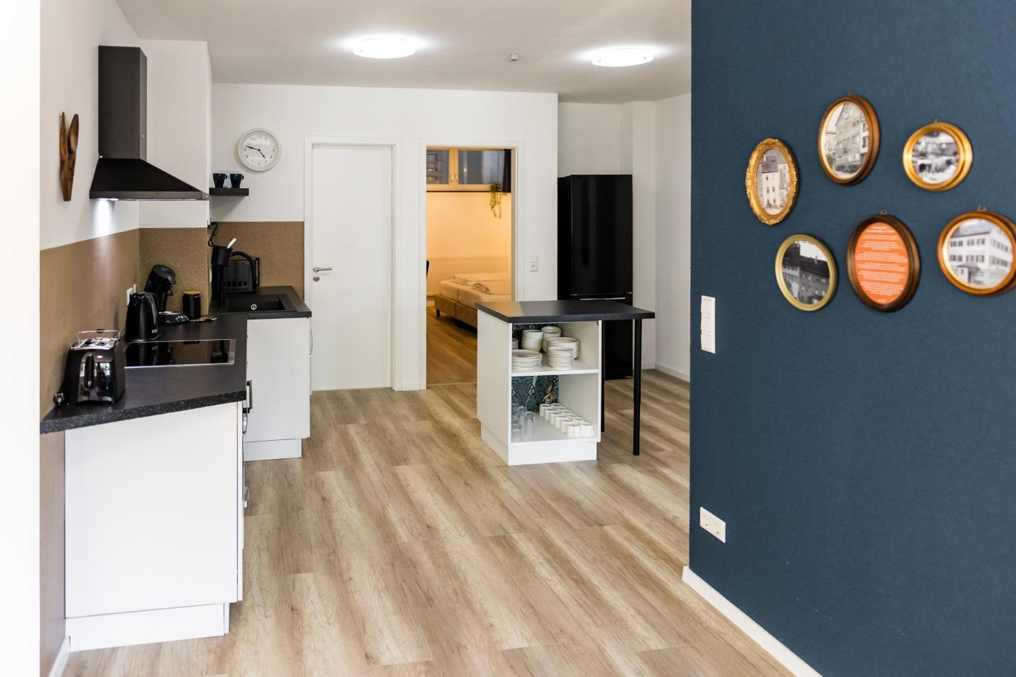3 Bedroom Altstadtwohnung Mit Parkplatz, Tolle Lage In Schwaebisch Hall, Bis 8 Personen