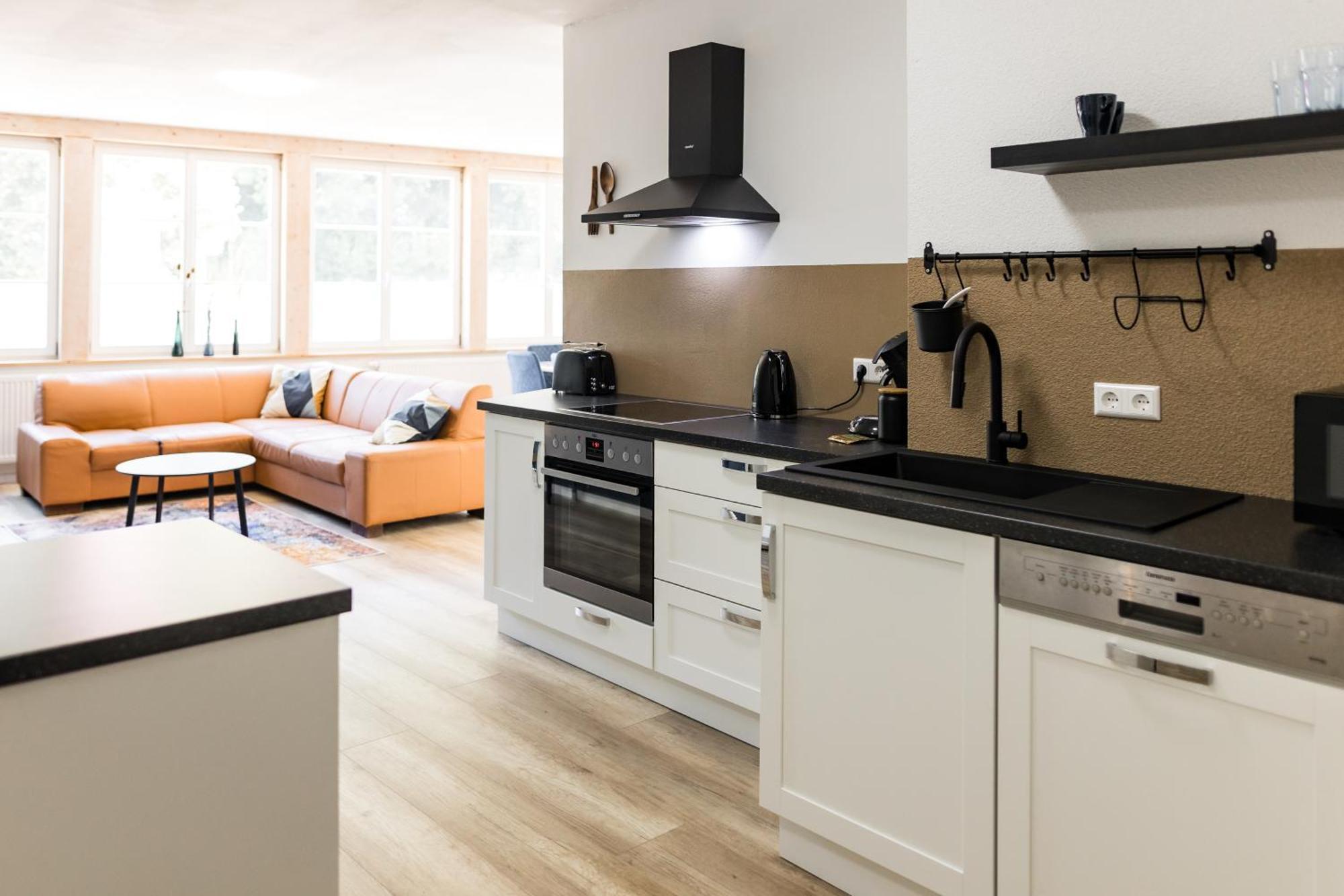 3 Bedroom Altstadtwohnung Mit Parkplatz, Tolle Lage In Schwaebisch Hall, Bis 8 Personen Apartment