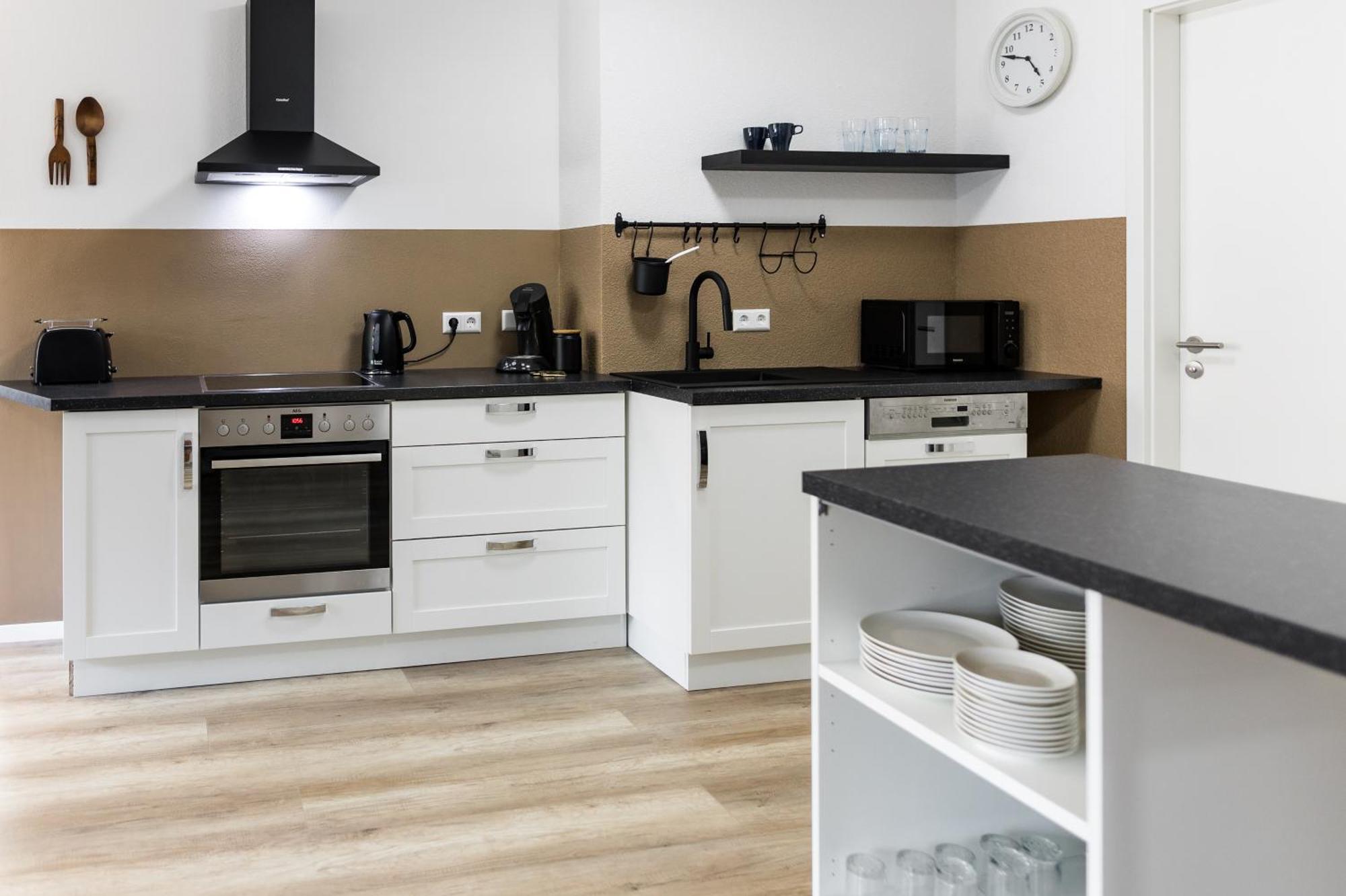 3 Bedroom Altstadtwohnung Mit Parkplatz, Tolle Lage In Schwaebisch Hall, Bis 8 Personen Apartment *