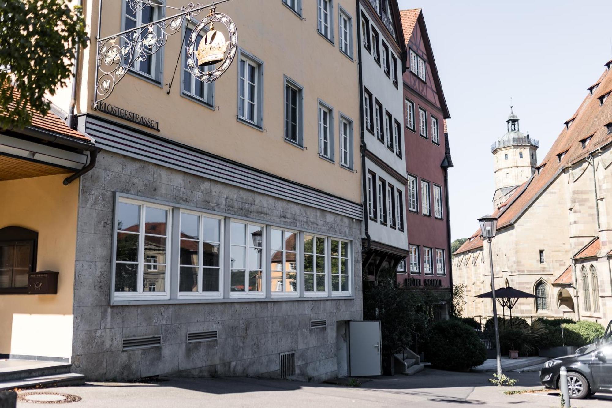 Apartment 3 Bedroom Altstadtwohnung Mit Parkplatz, Tolle Lage In Schwaebisch Hall, Bis 8 Personen *