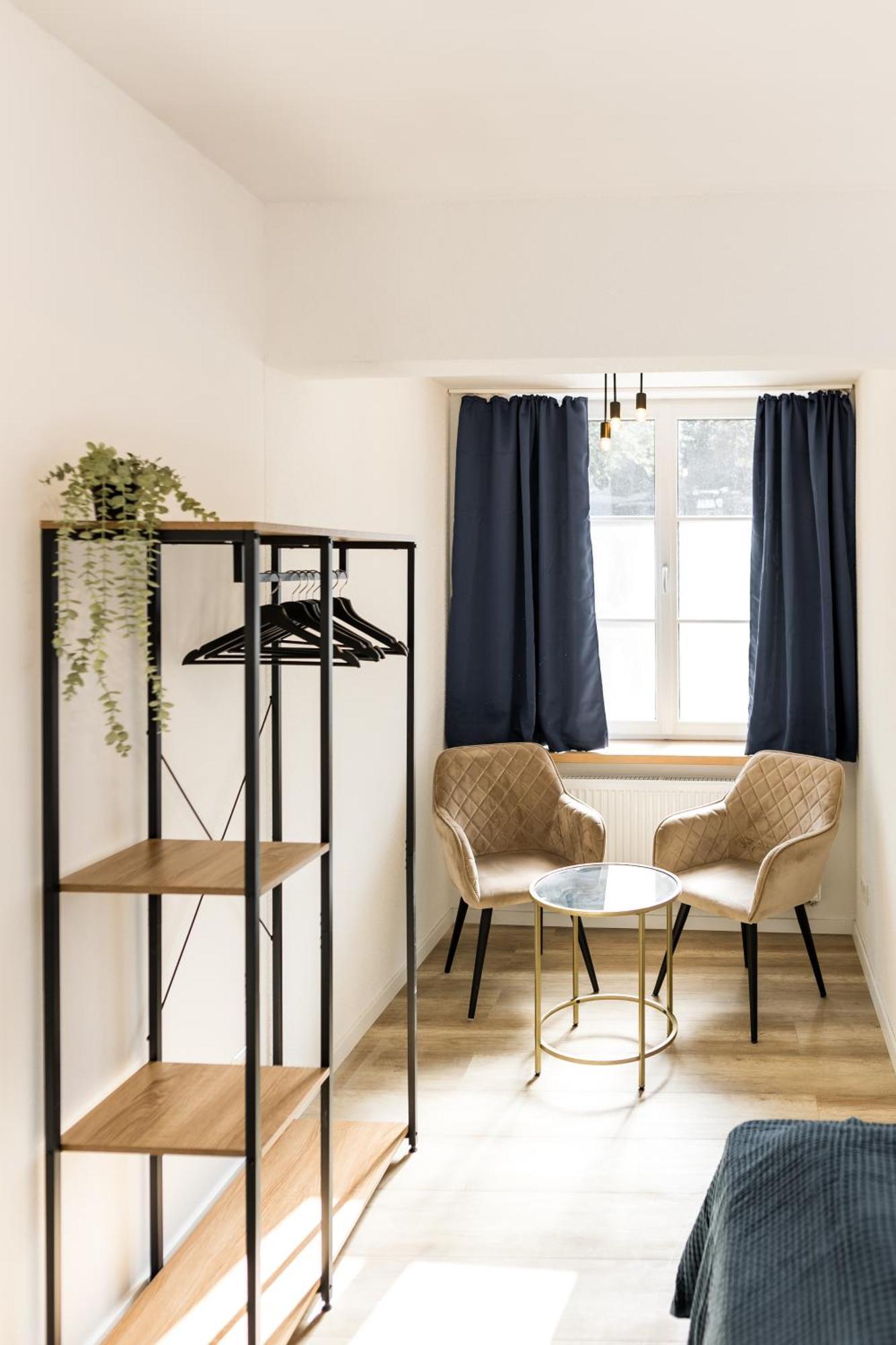 Apartment 3 Bedroom Altstadtwohnung Mit Parkplatz, Tolle Lage In Schwaebisch Hall, Bis 8 Personen